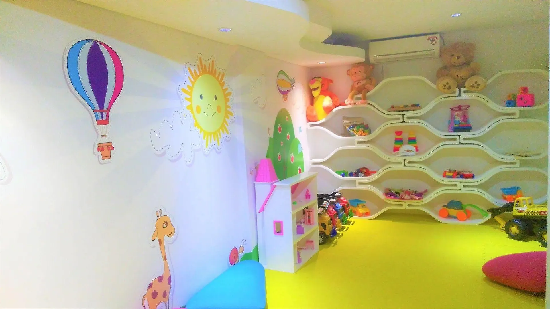 Berry Glee Thematic Hotel Kuta  4*, Kuta (Bali) Indonesia
