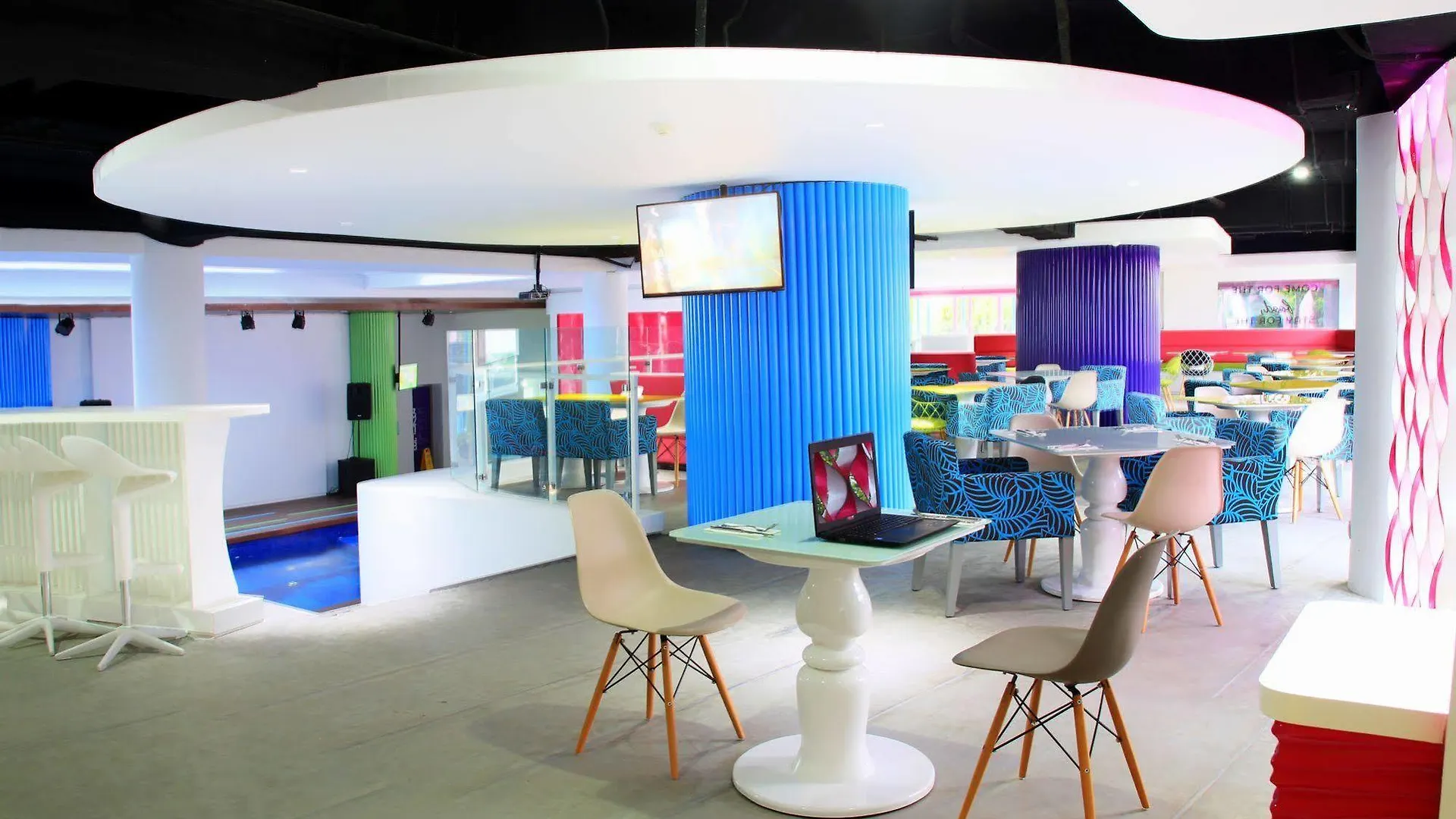 ****  Berry Glee Thematic Hotel Kuta  Indonesia